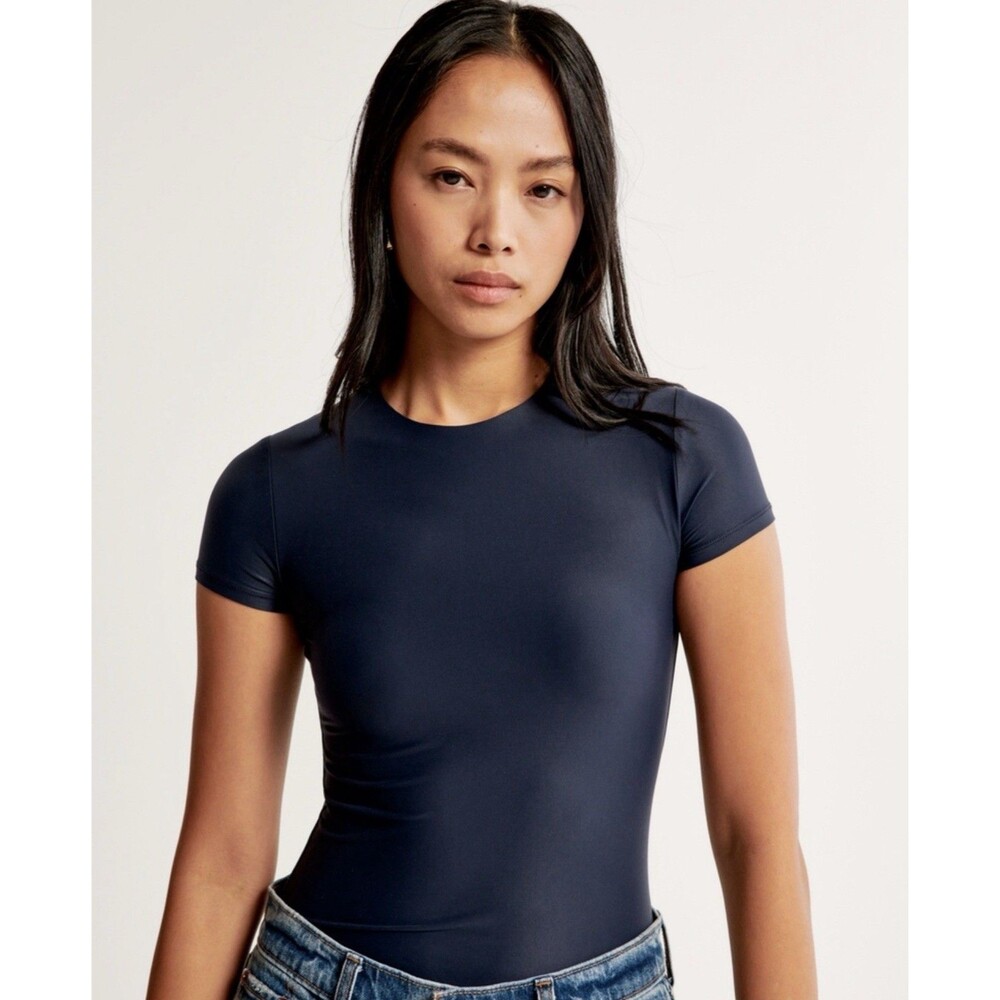 Abercrombie & Fitch Women's short-sleeve Black double lined seamless baby tee M